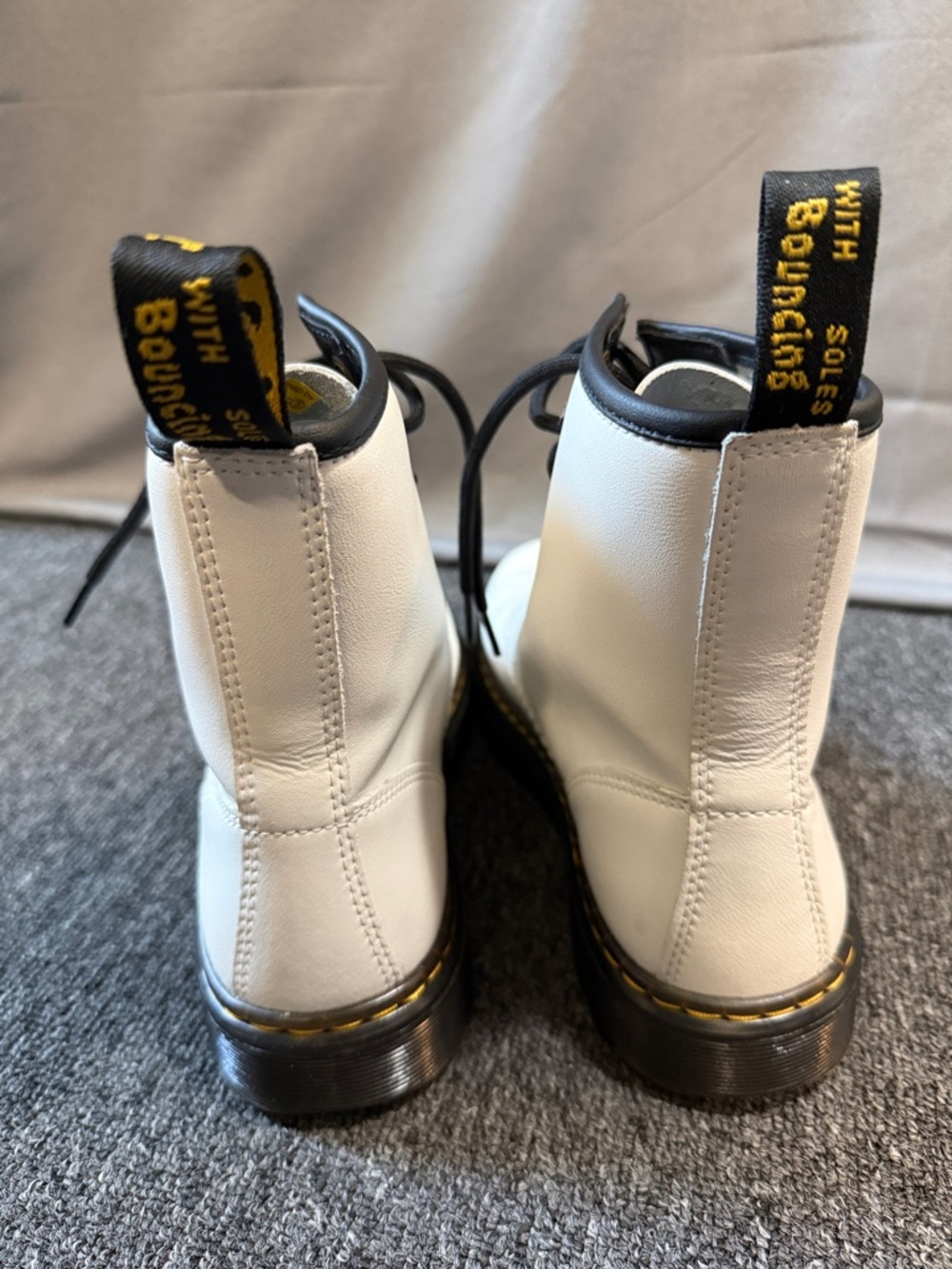 White Doc Martins Size 7 like new - Picture 5 of 8